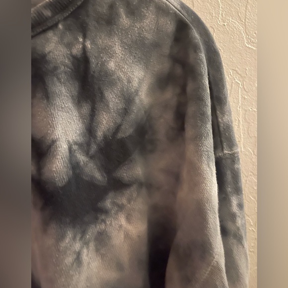 Old Navy Men’s tie dye crew neck sweatshirt - Picture 3 of 4